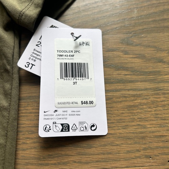 NWT Nike Toddler Set size 3T - Picture 2 of 2